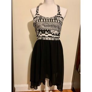 Black/White Tribal Soft Flowy Dress 👗